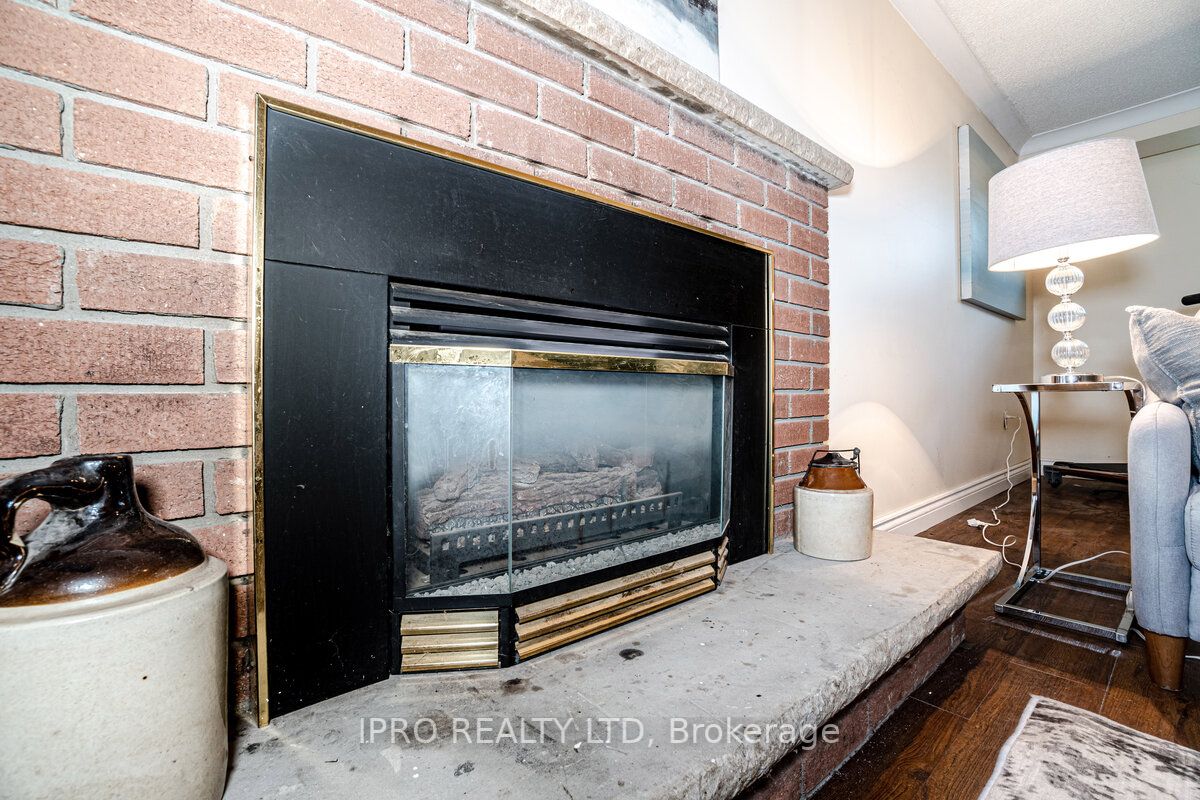 219 Rutherford Road N