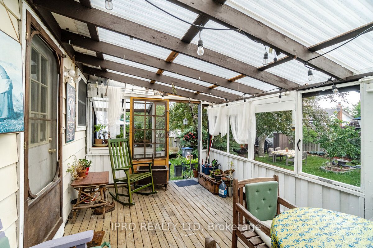 219 Rutherford Road N