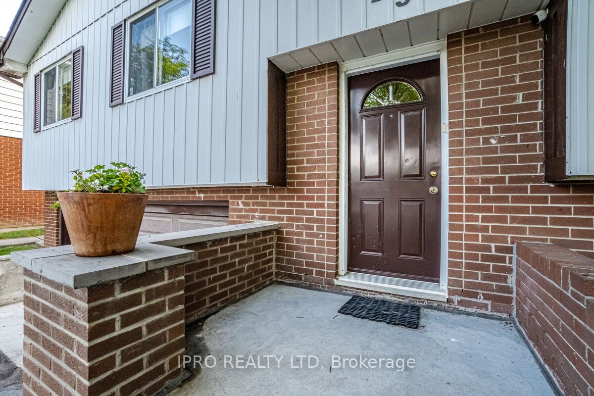 219 Rutherford Road N