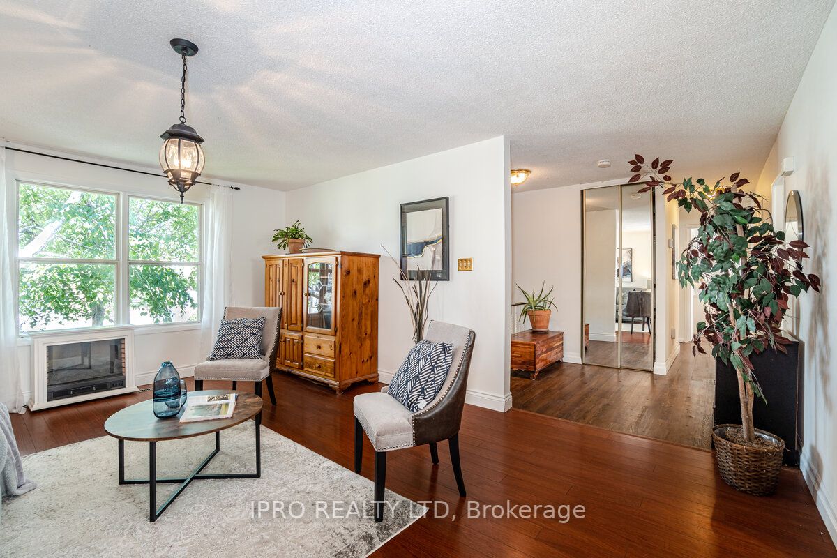219 Rutherford Road N