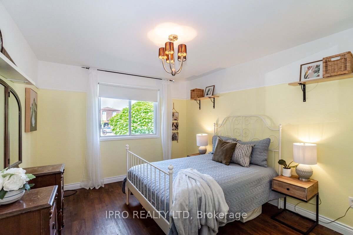 219 Rutherford Road N