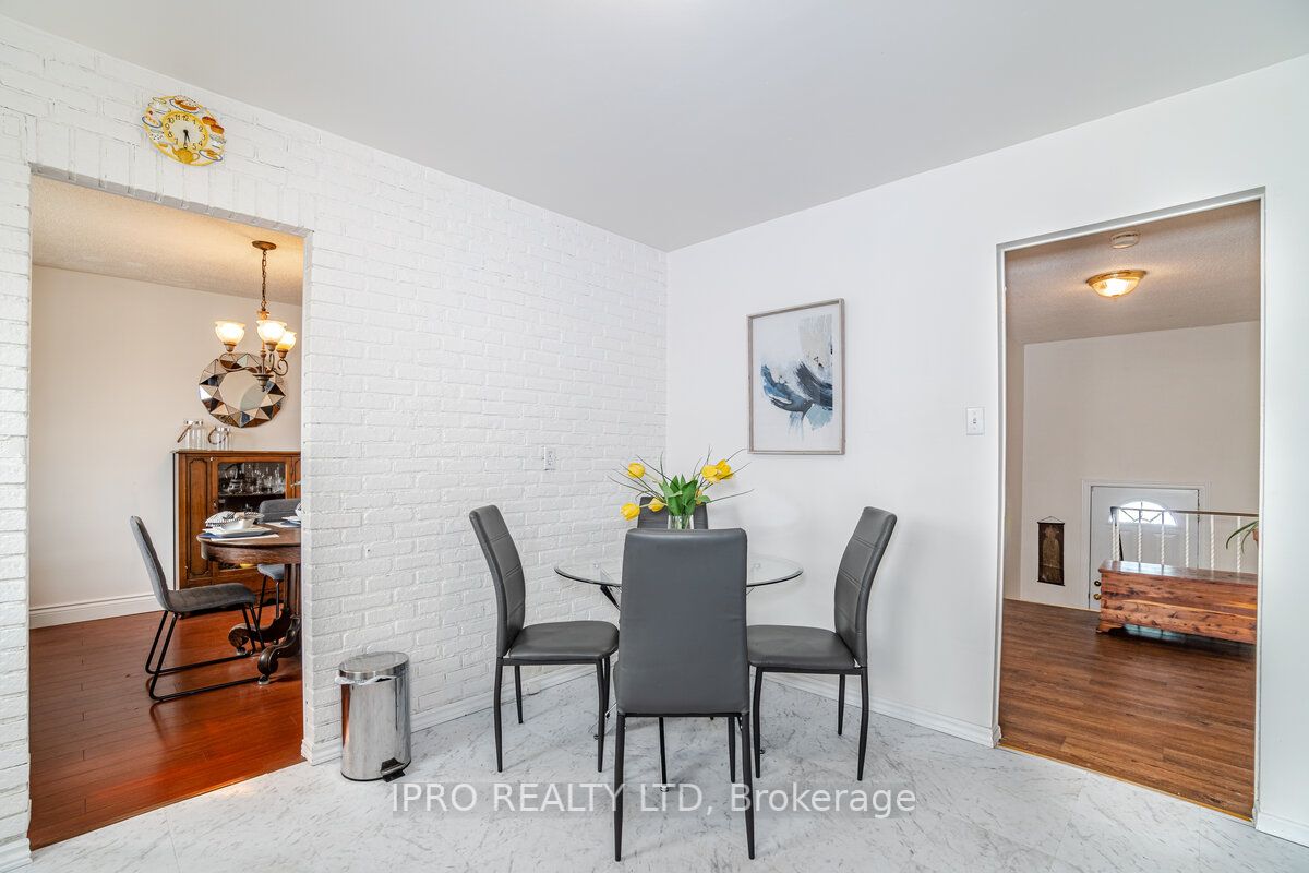 219 Rutherford Road N