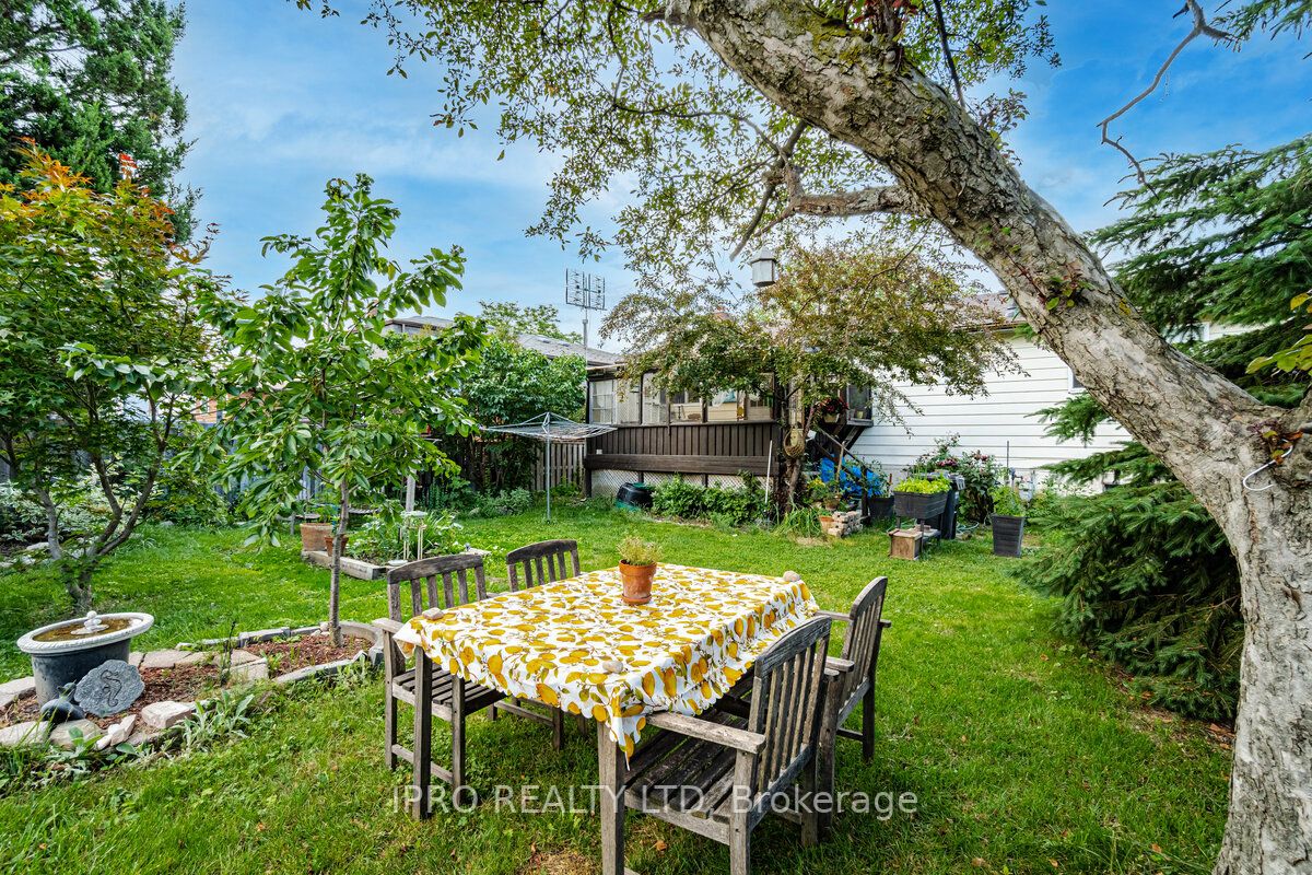 219 Rutherford Road N