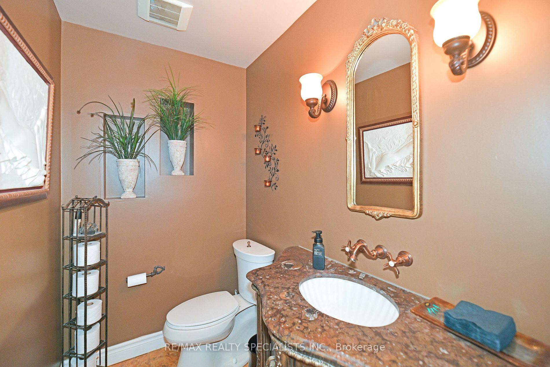 24 Langley Pl