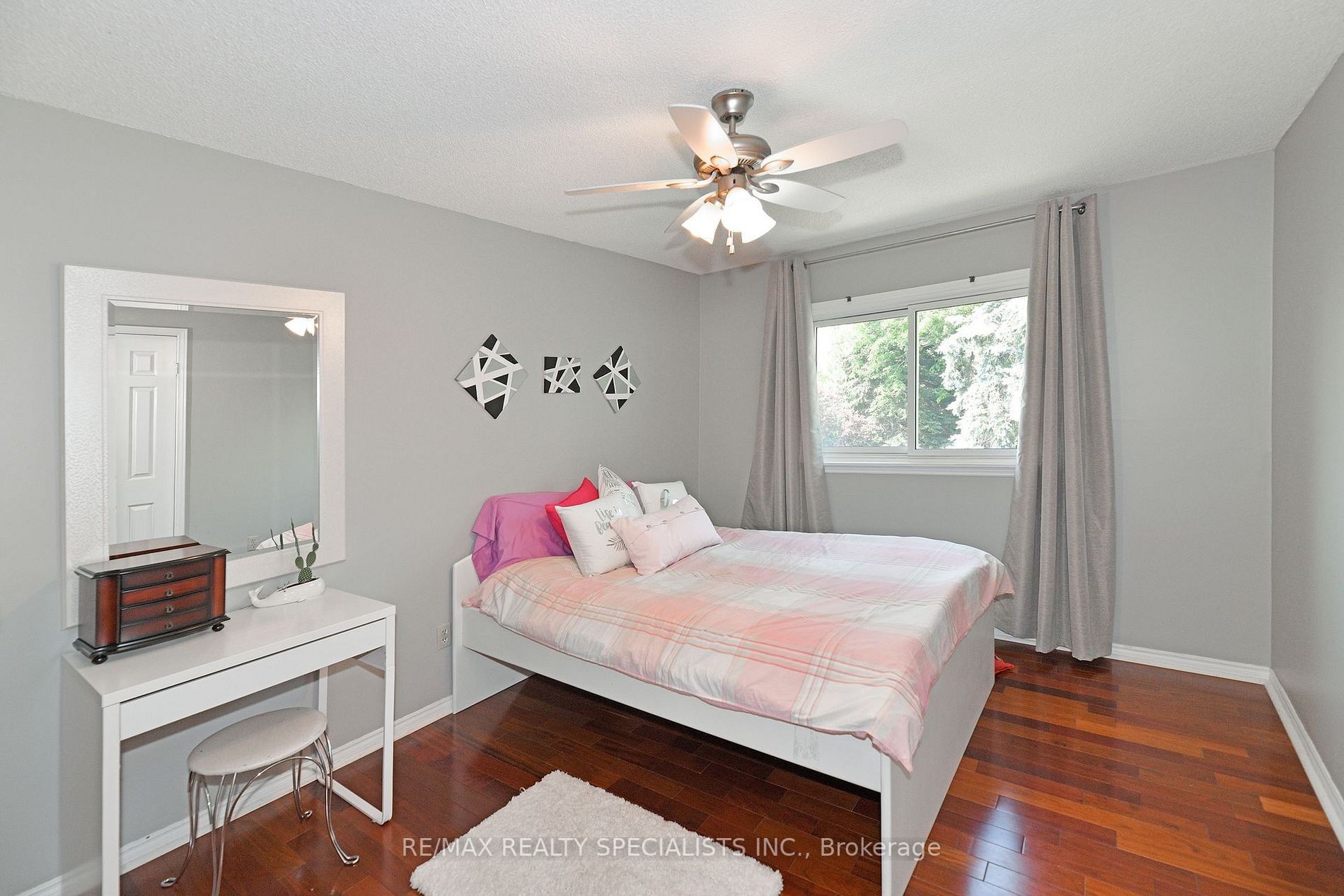 24 Langley Pl