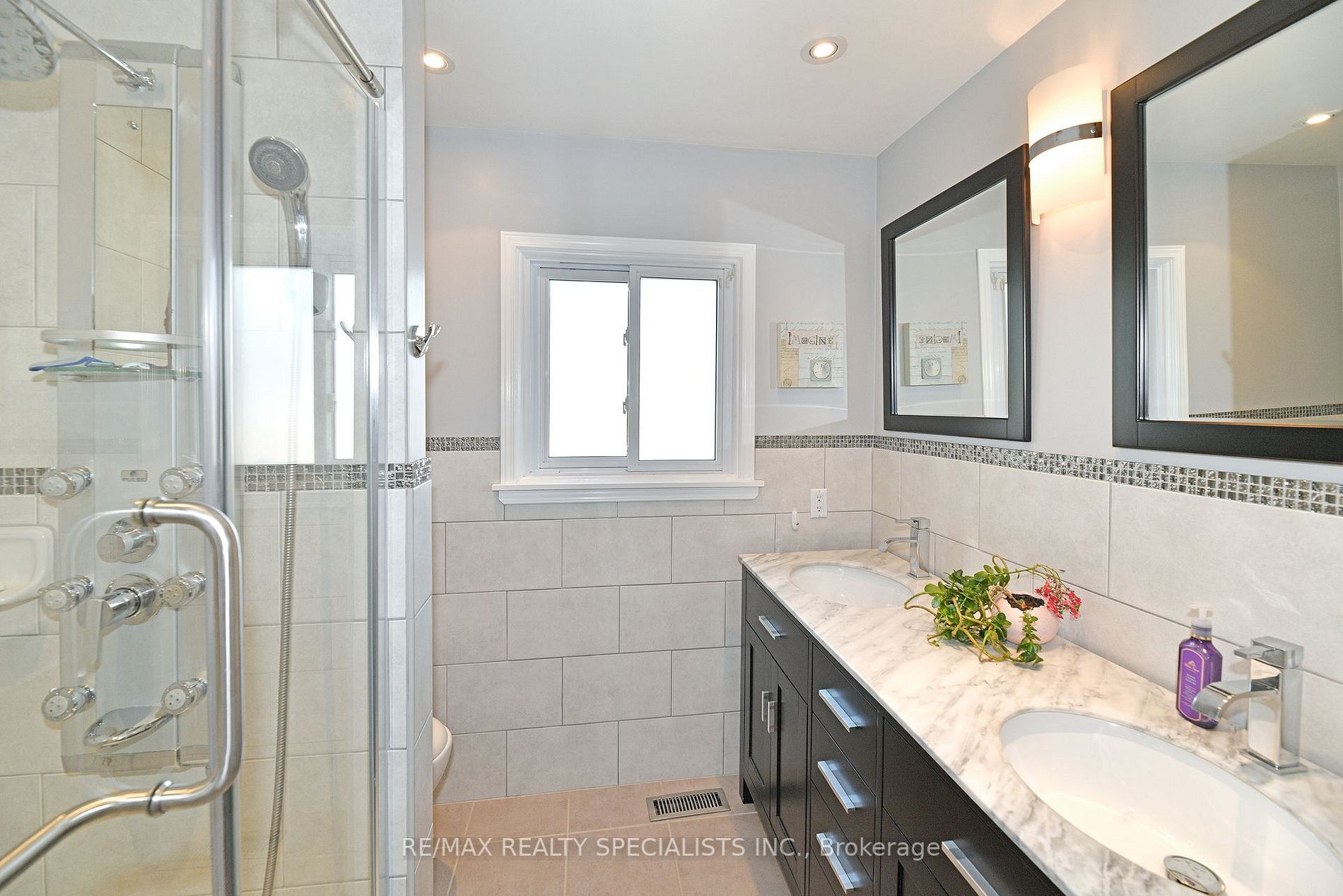 24 Langley Pl