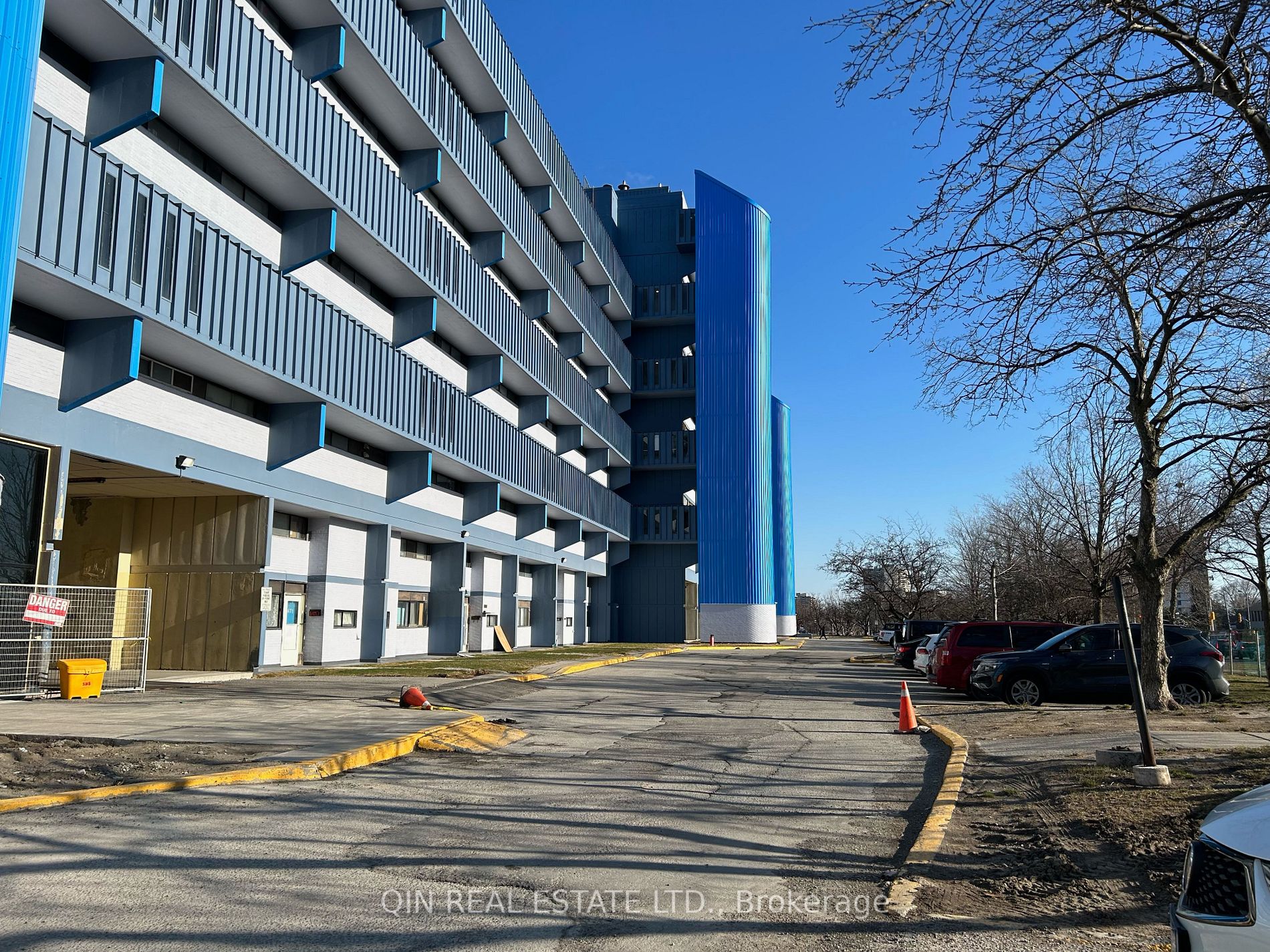 4645 Jane St, #819