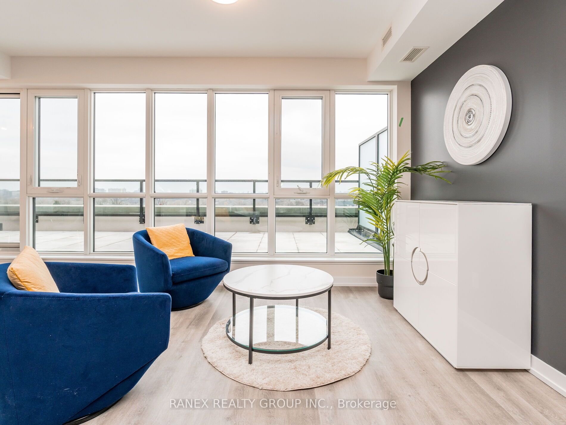 2300 St Clair Ave W, #723