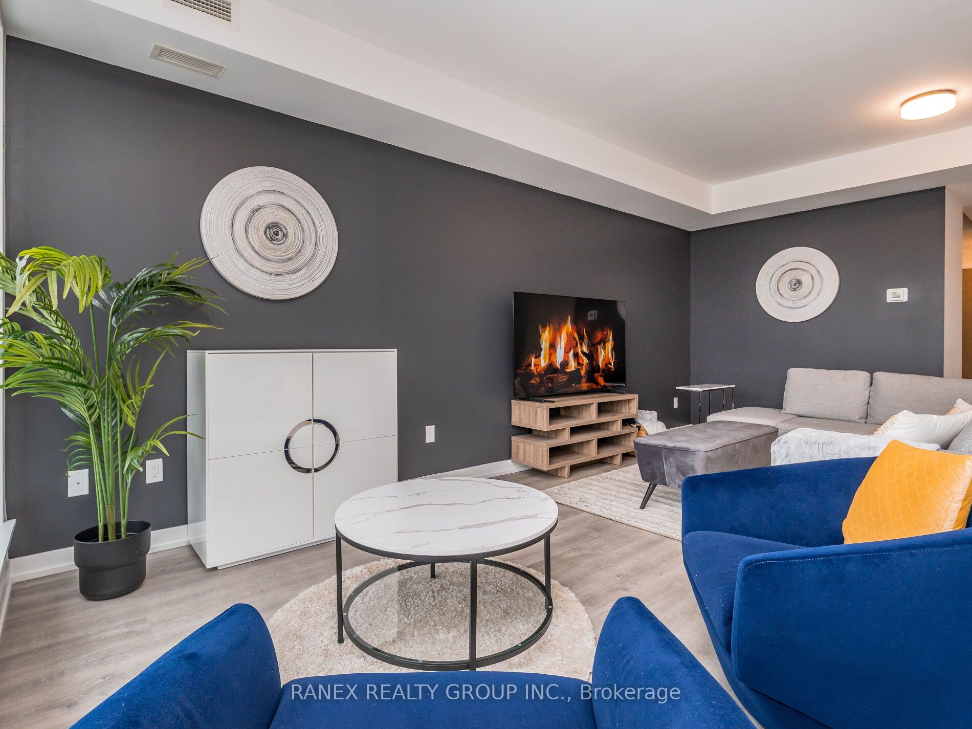 2300 St Clair Ave W, #723