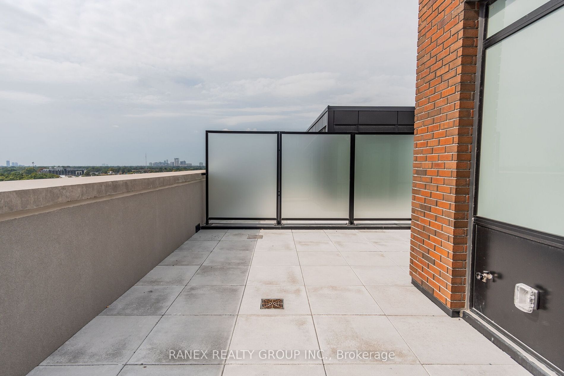 2300 St Clair Ave W, #723