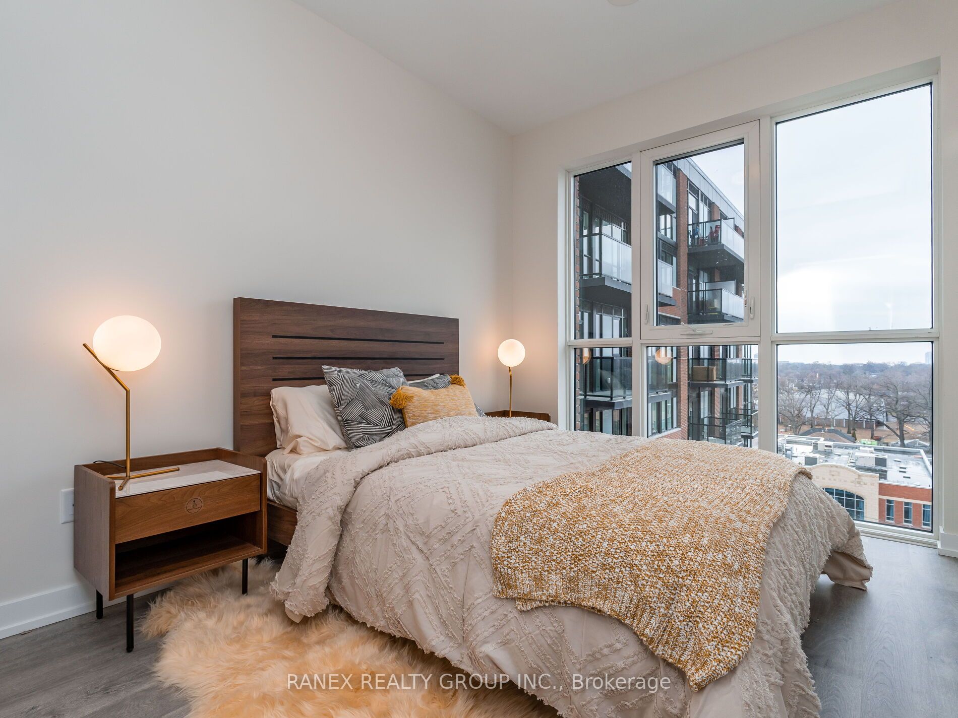 2300 St Clair Ave W, #723