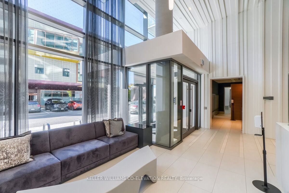 10 De Boers Dr, #601
