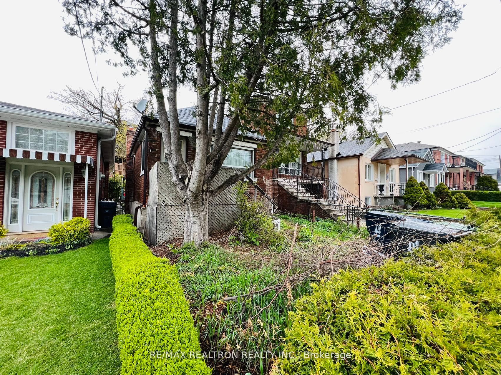 70 Dunraven Dr