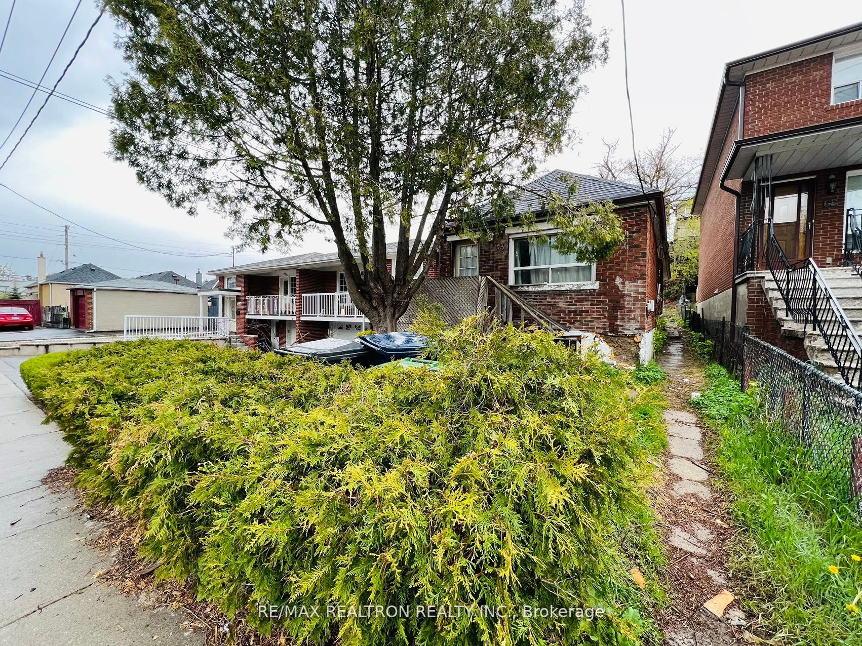 70 Dunraven Dr