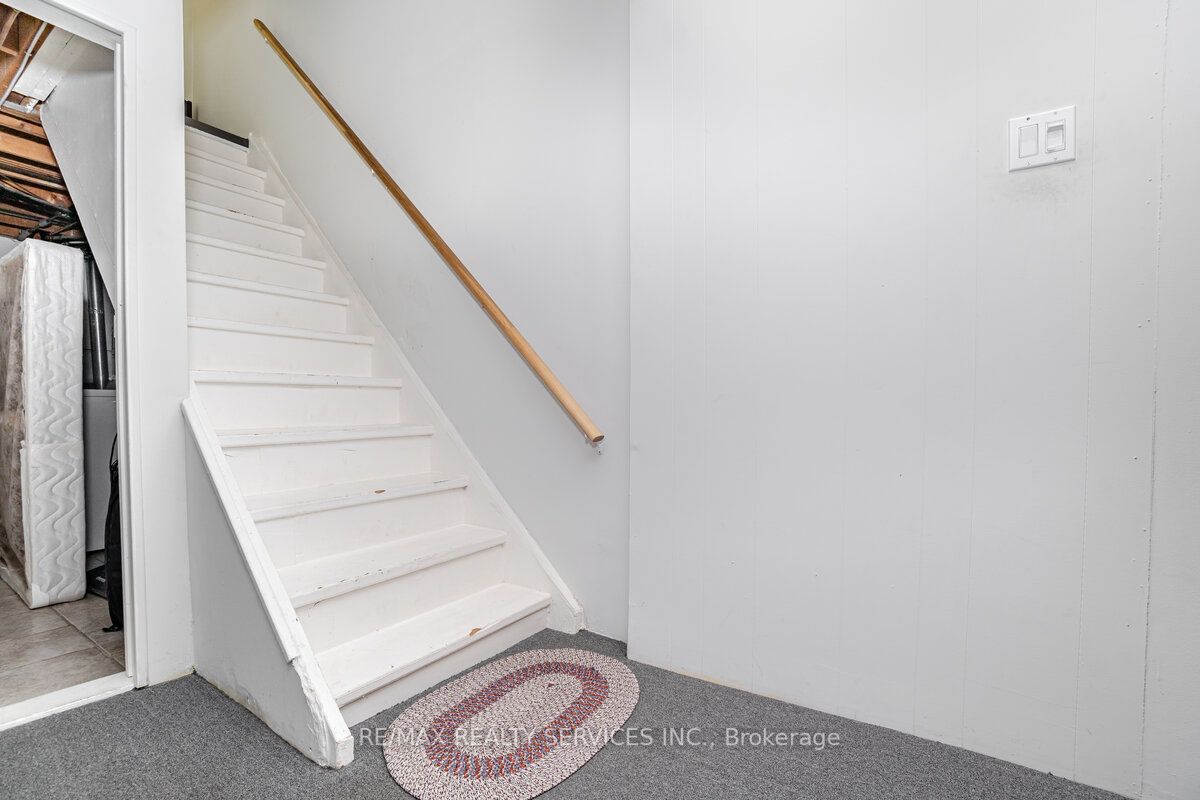 101 Foster Cres, #101