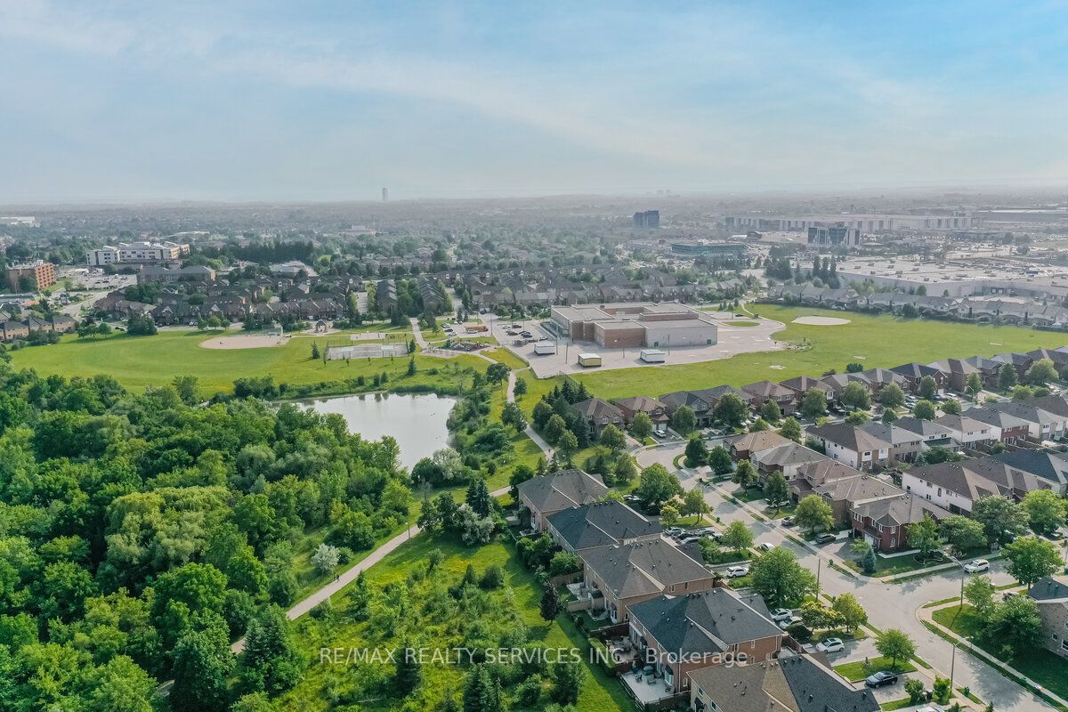 101 Foster Cres, #101