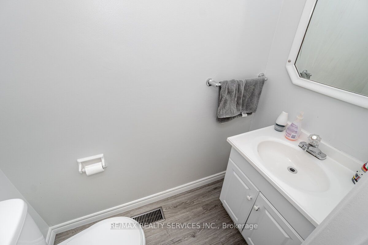 101 Foster Cres, #101