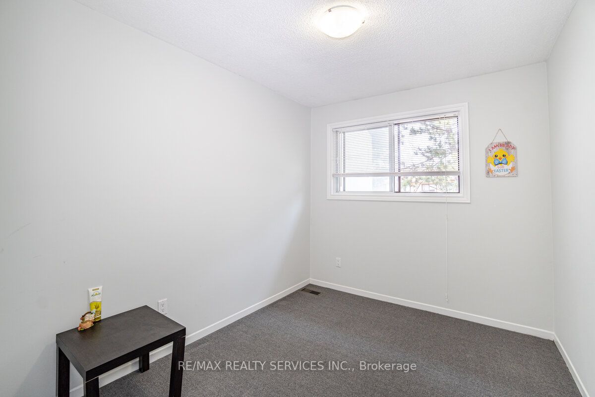 101 Foster Cres, #101