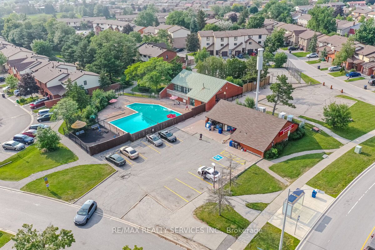 101 Foster Cres, #101