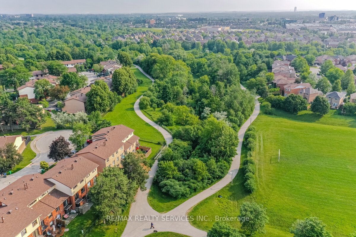 101 Foster Cres, #101