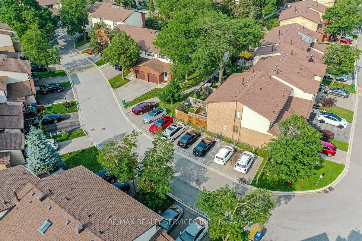 101 Foster Cres, #101