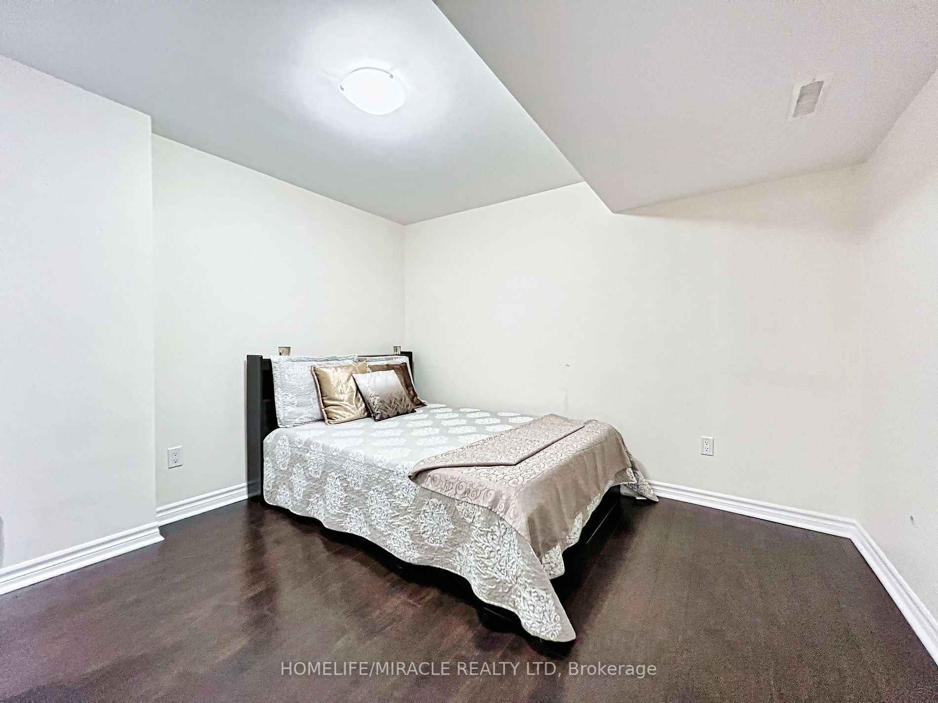 4478 Grassland Crescent