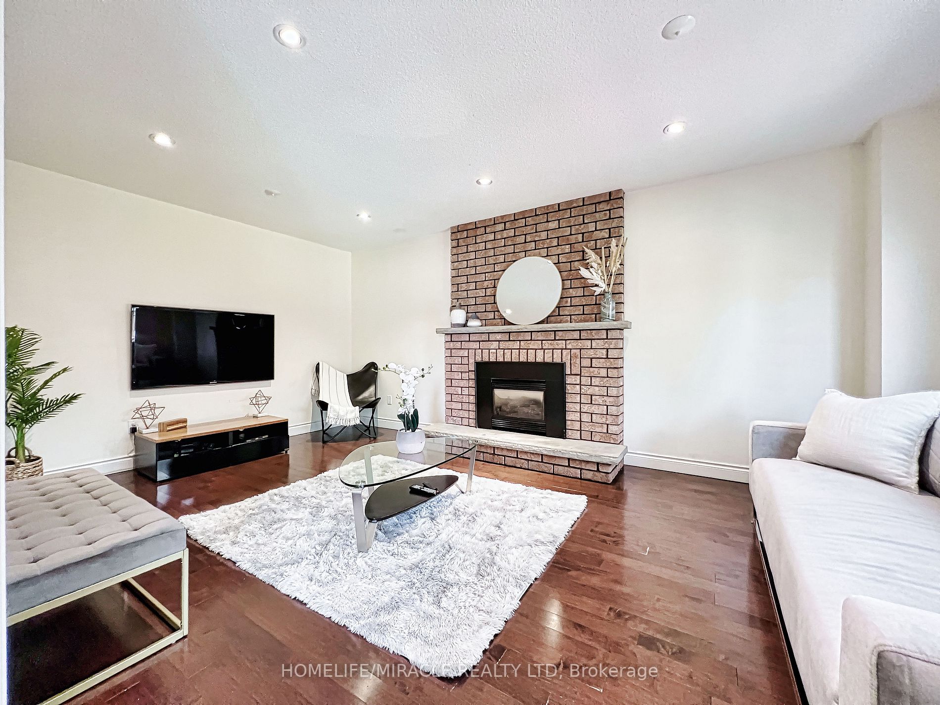 4478 Grassland Crescent
