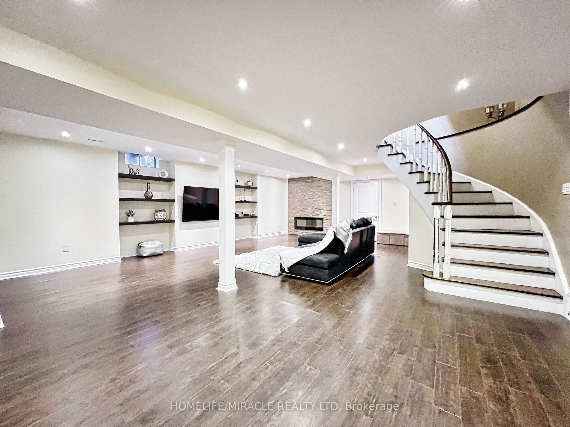 4478 Grassland Crescent