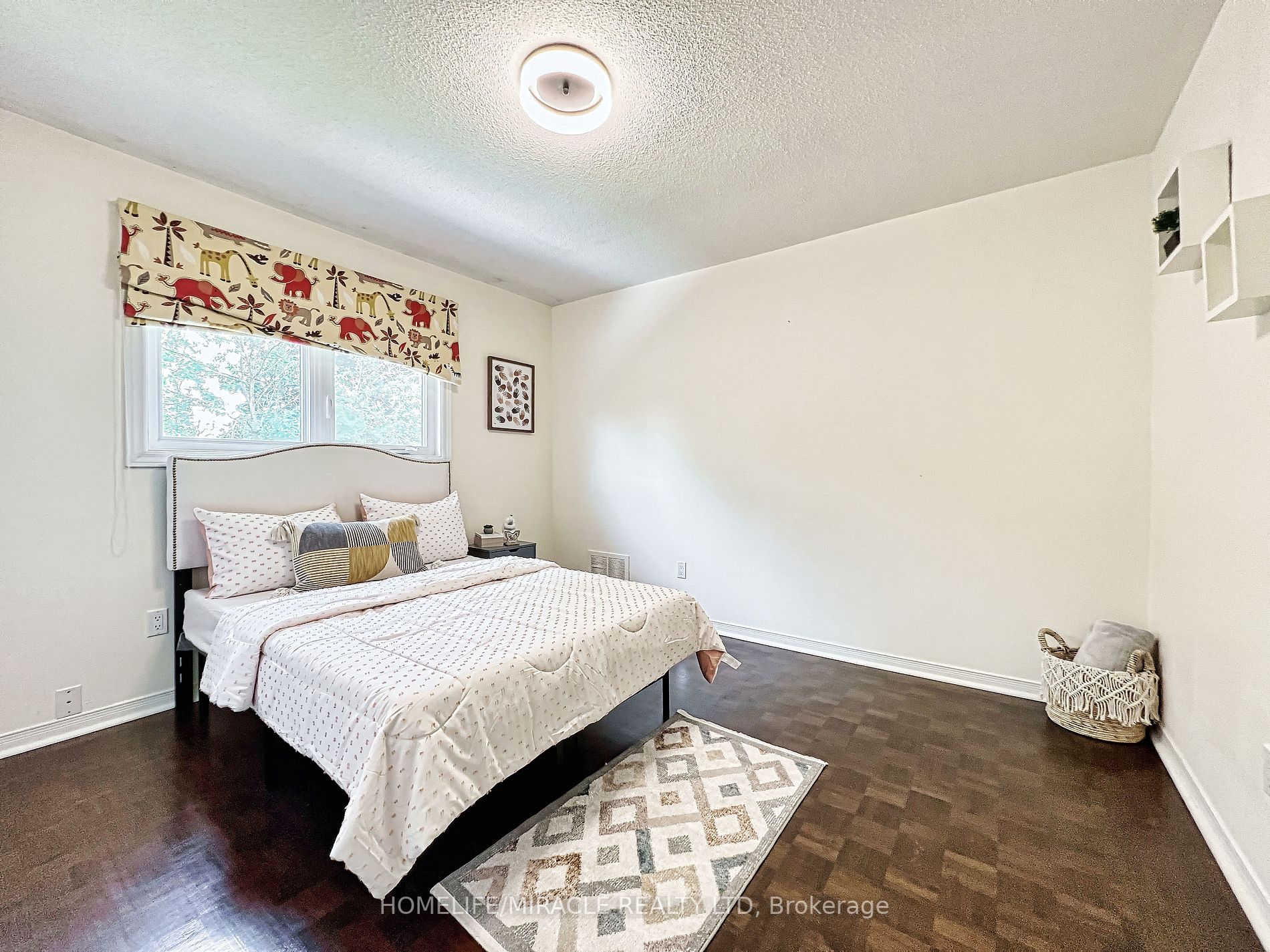 4478 Grassland Crescent