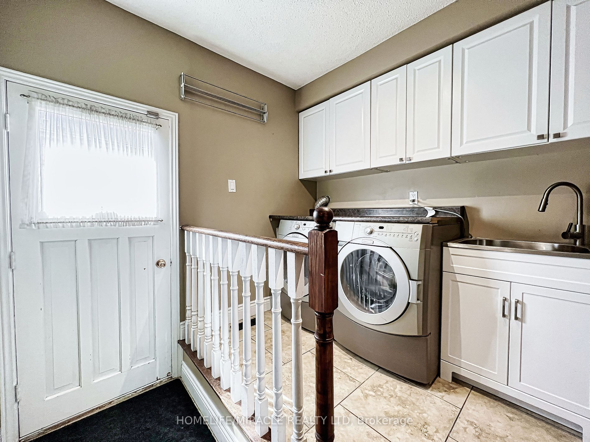 4478 Grassland Crescent