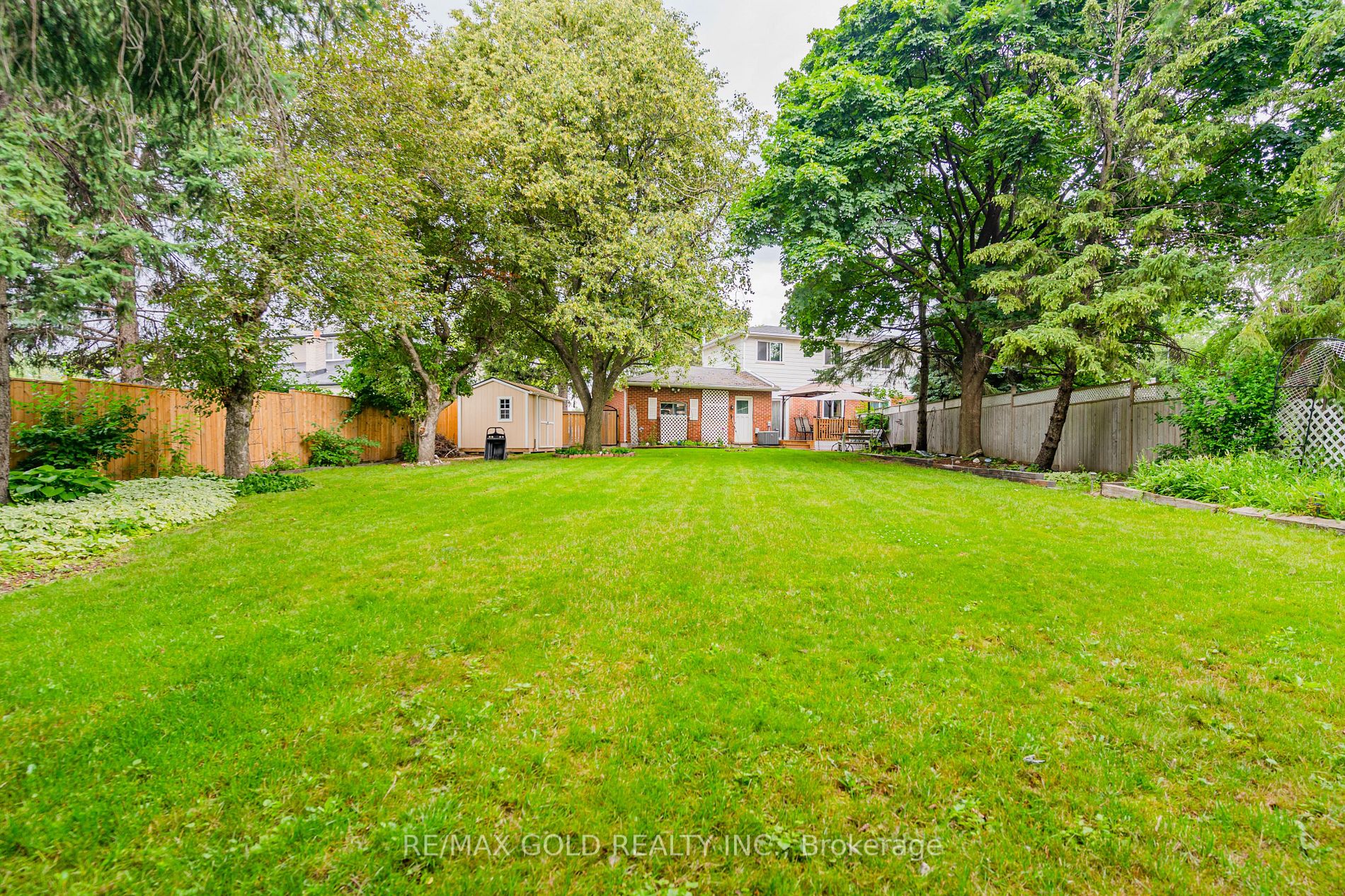 122 Earnscliffe Circ