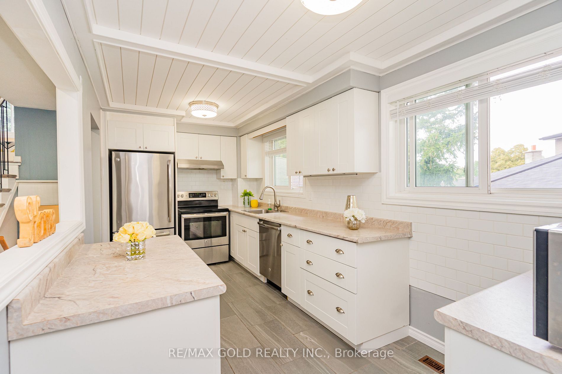 122 Earnscliffe Circ