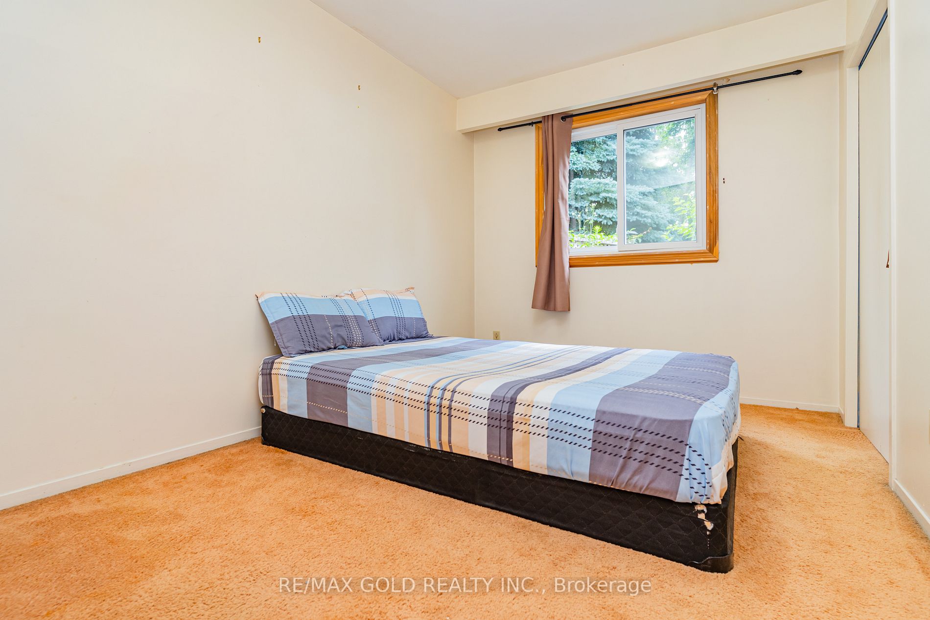 122 Earnscliffe Circ