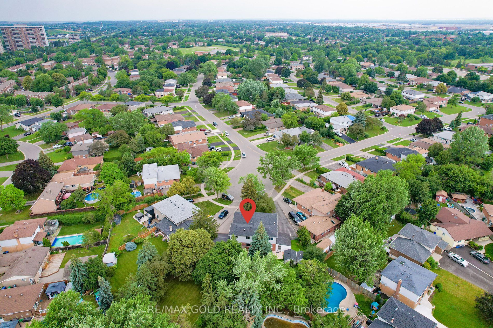 122 Earnscliffe Circ