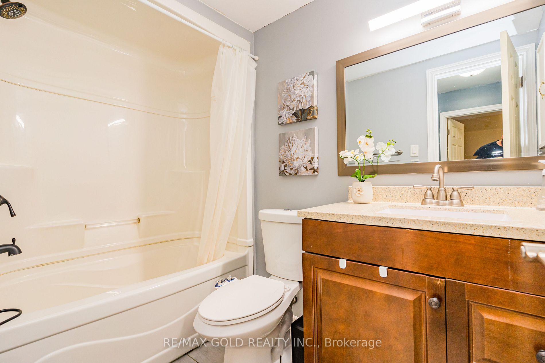 122 Earnscliffe Circ
