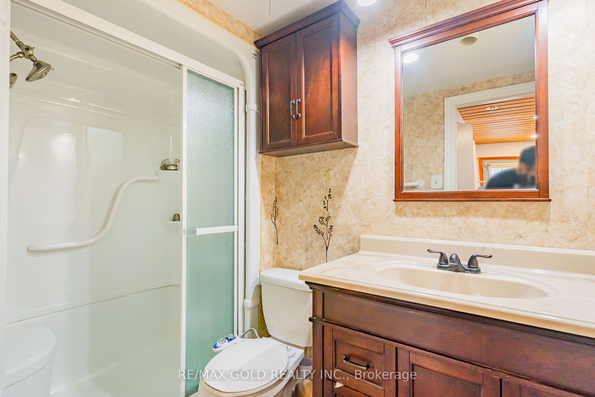 122 Earnscliffe Circ