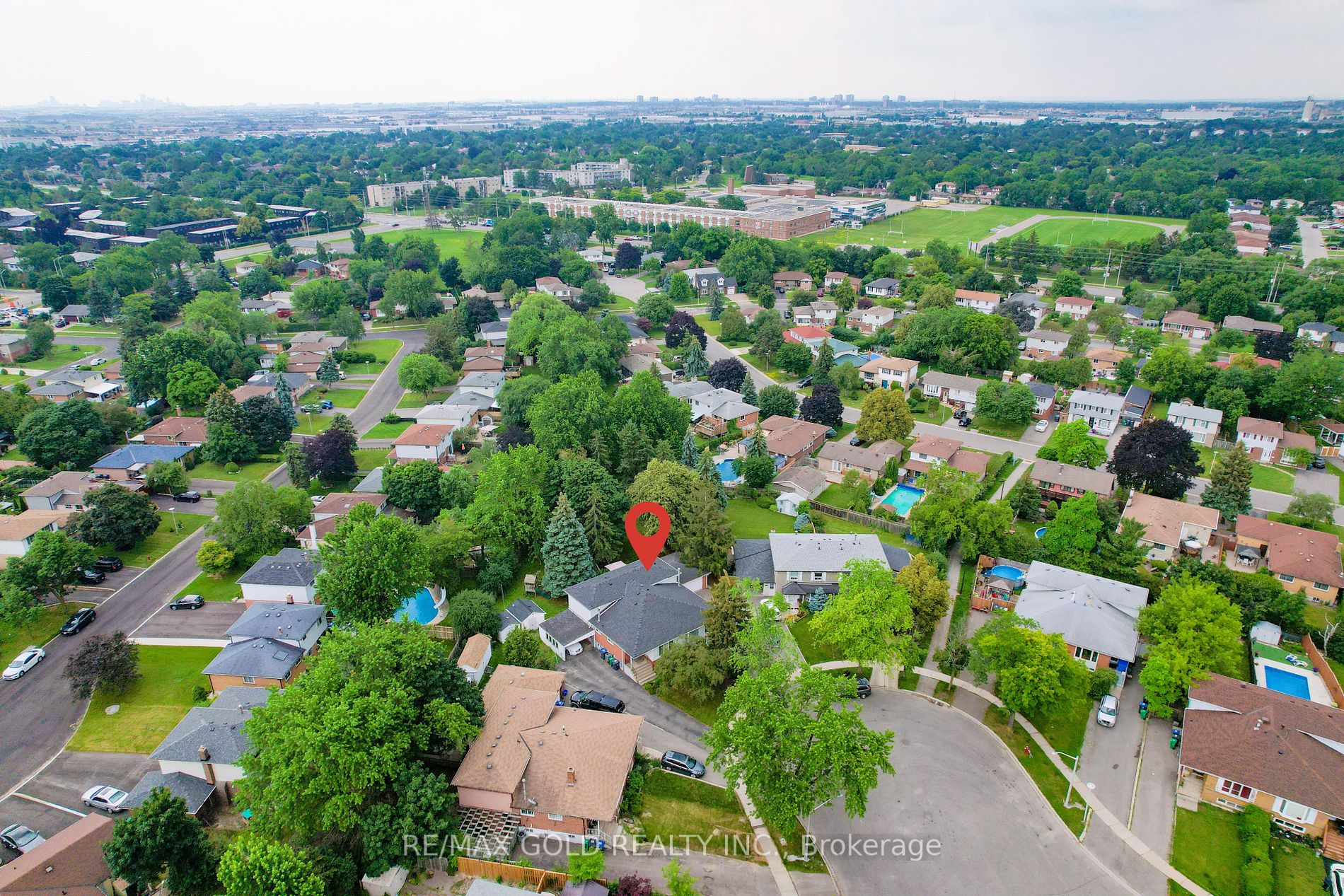 122 Earnscliffe Circ