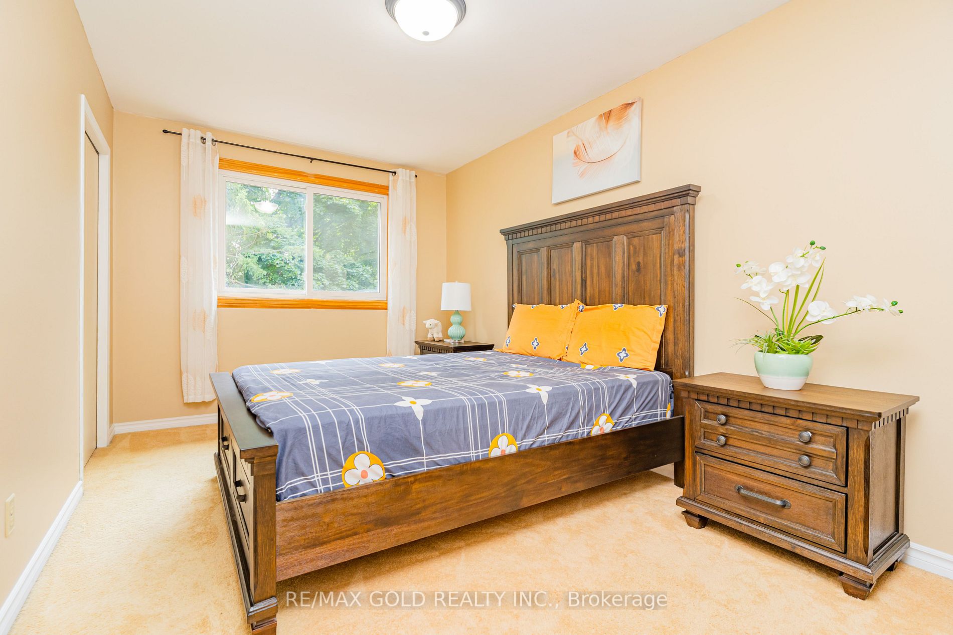 122 Earnscliffe Circ