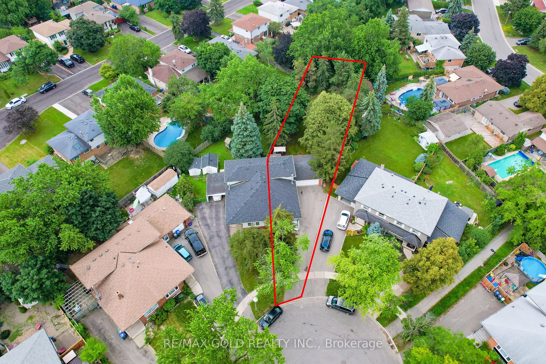 122 Earnscliffe Circ