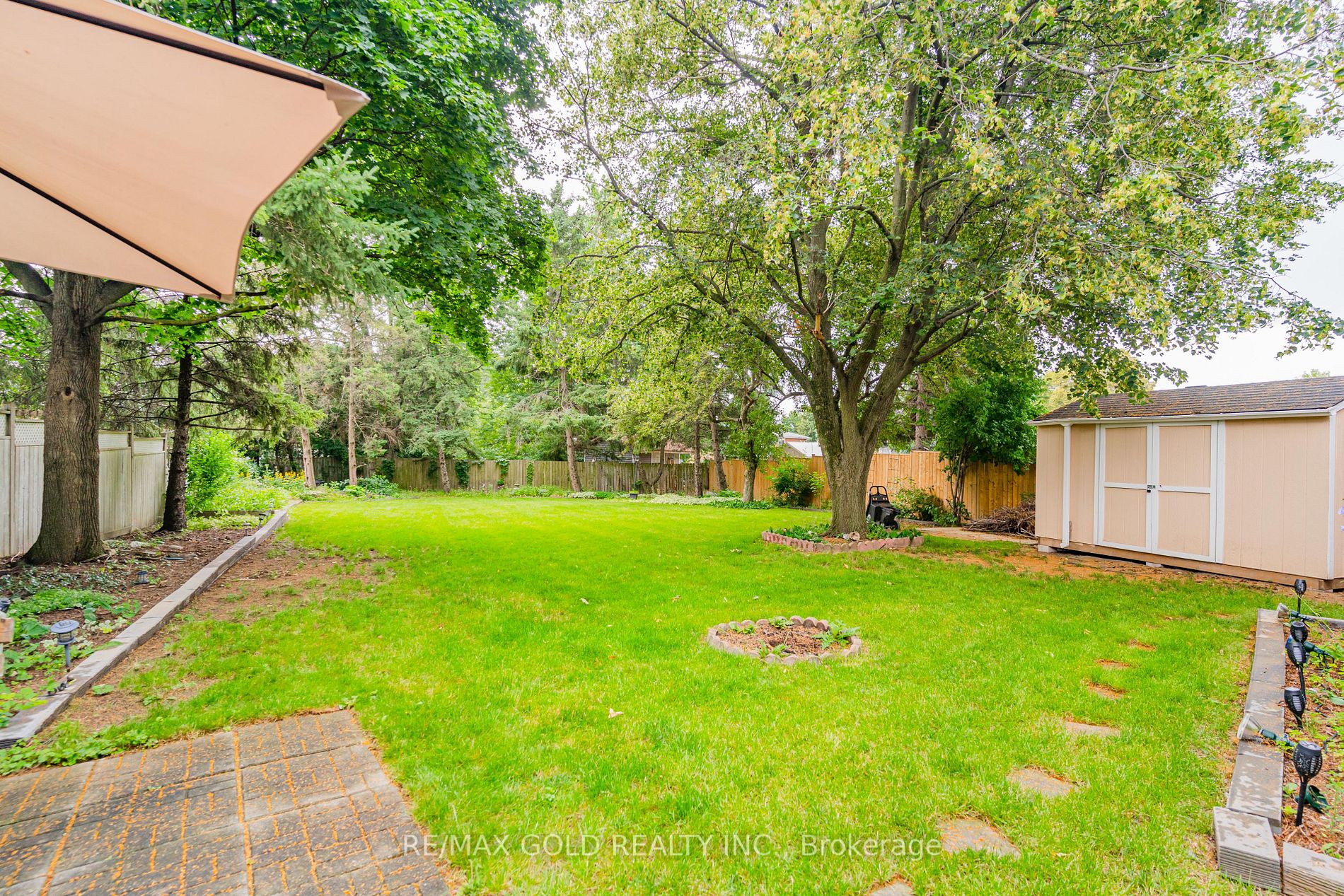 122 Earnscliffe Circ
