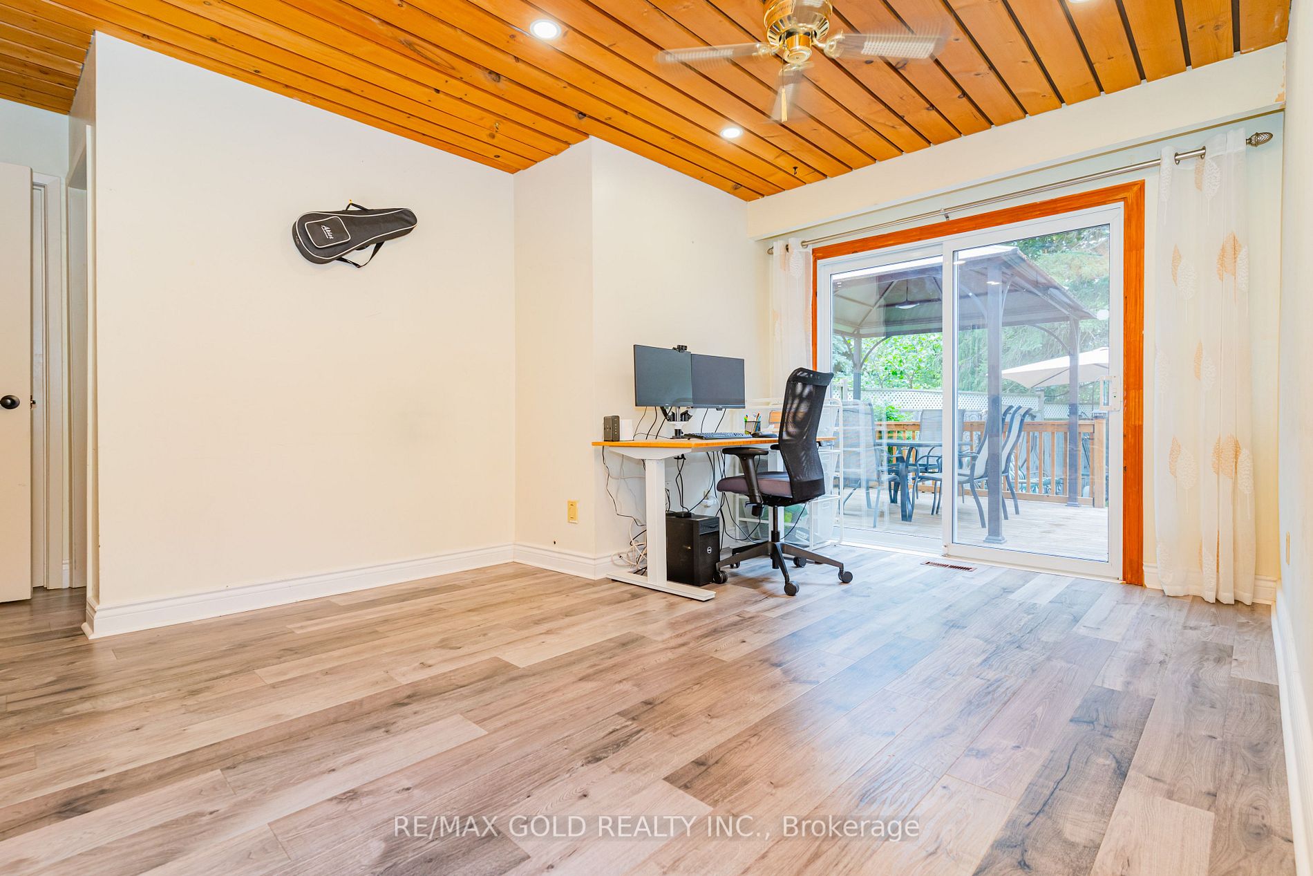 122 Earnscliffe Circ