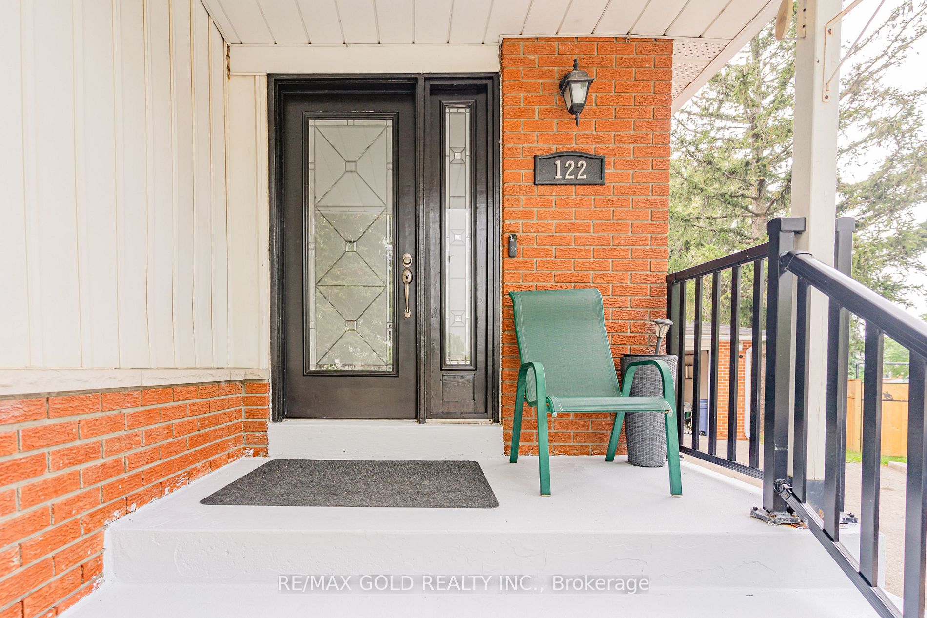 122 Earnscliffe Circ