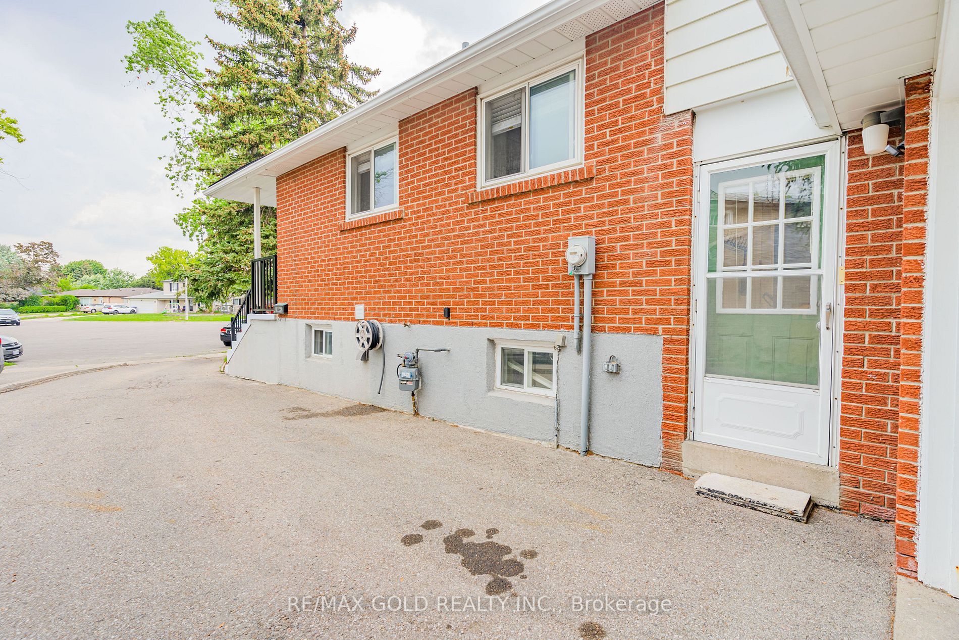 122 Earnscliffe Circ