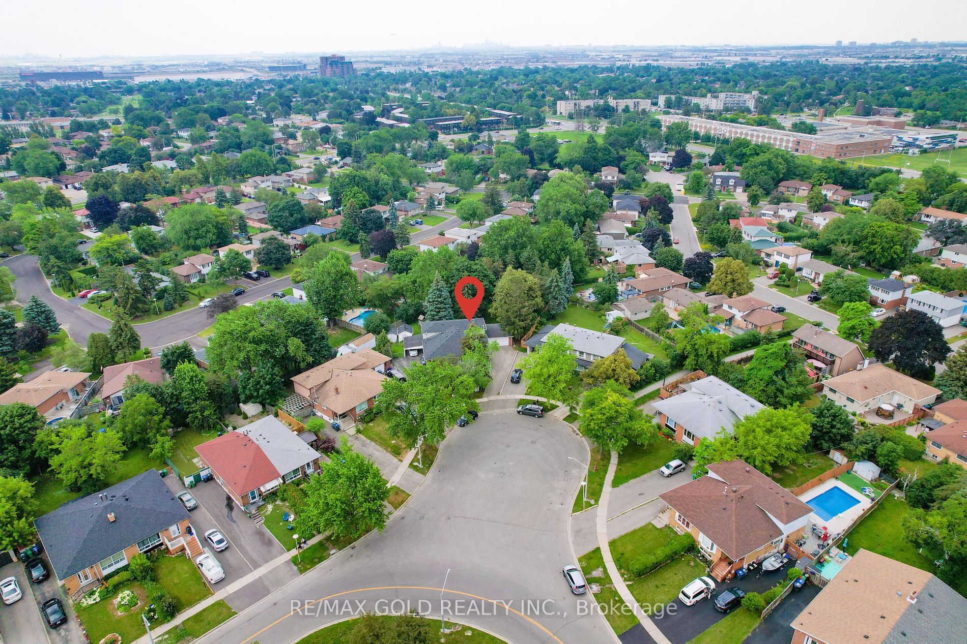 122 Earnscliffe Circ