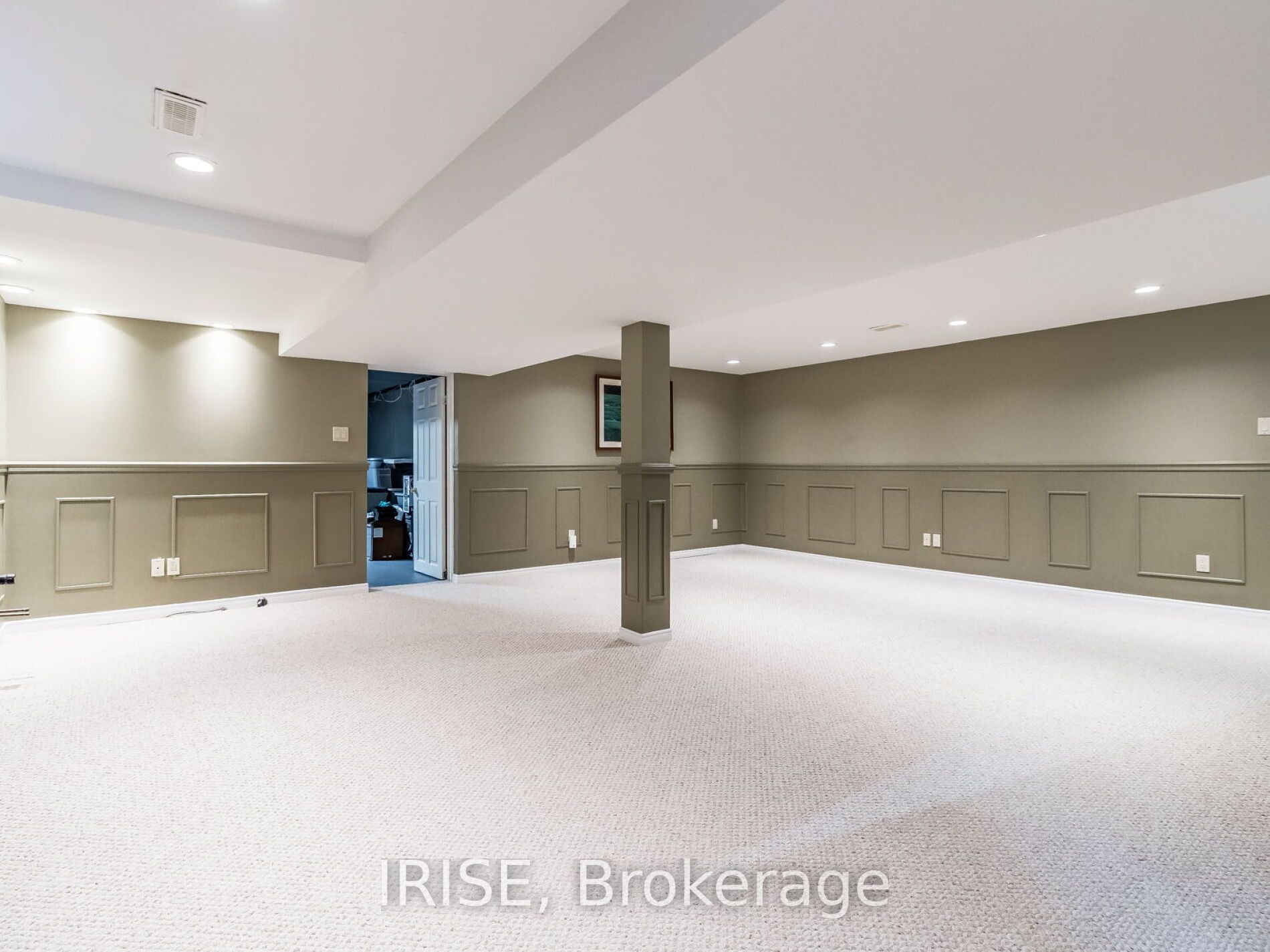 2036 Kawartha Cres