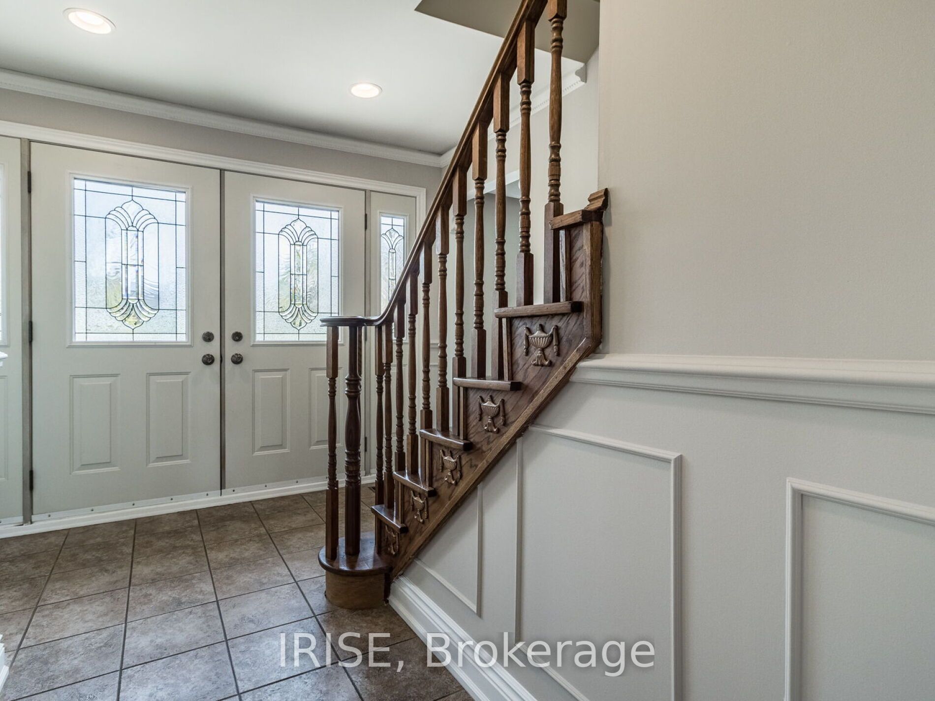 2036 Kawartha Cres