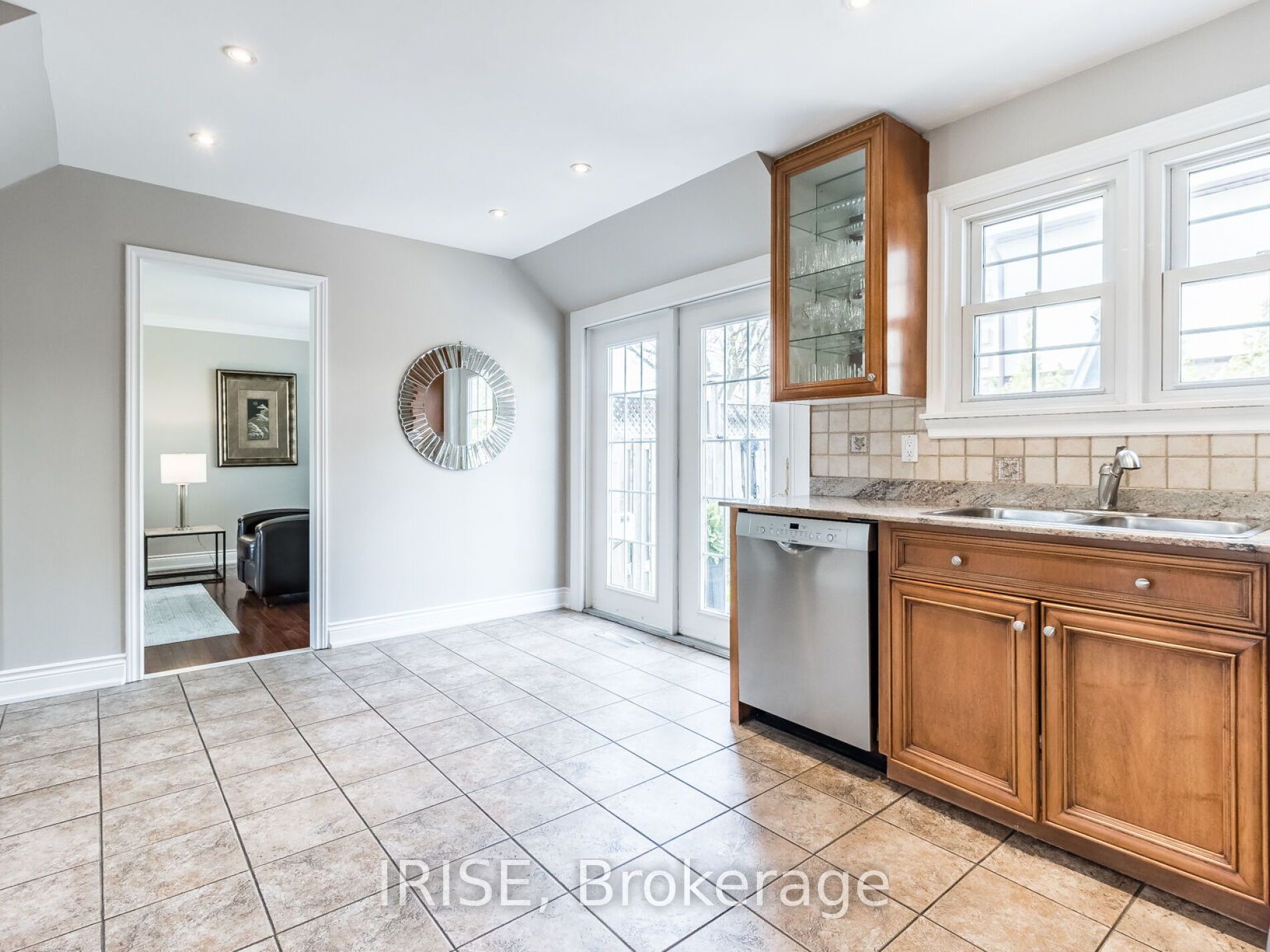 2036 Kawartha Cres