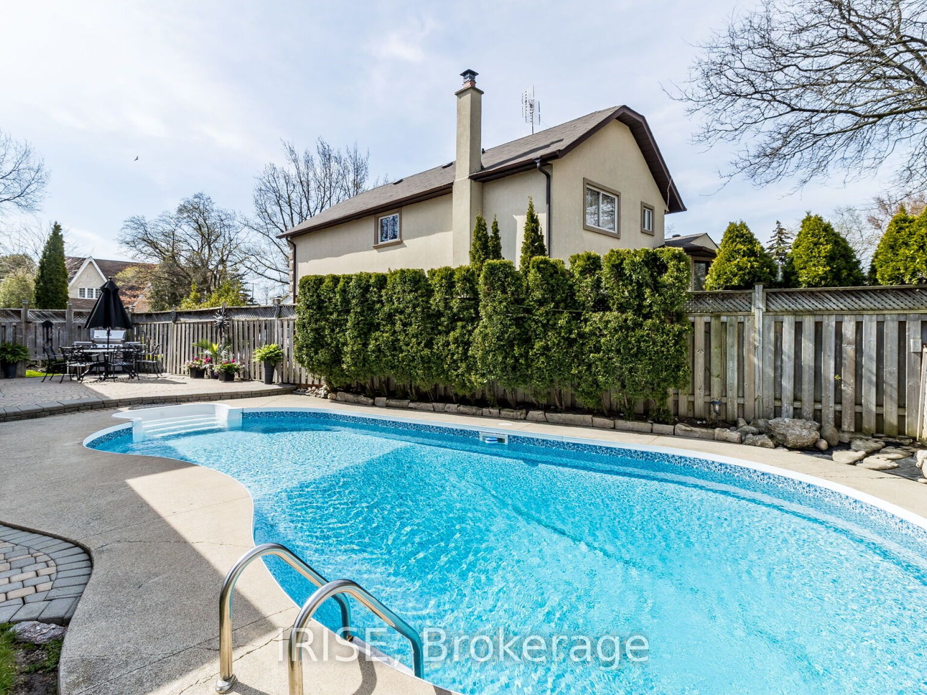 2036 Kawartha Cres