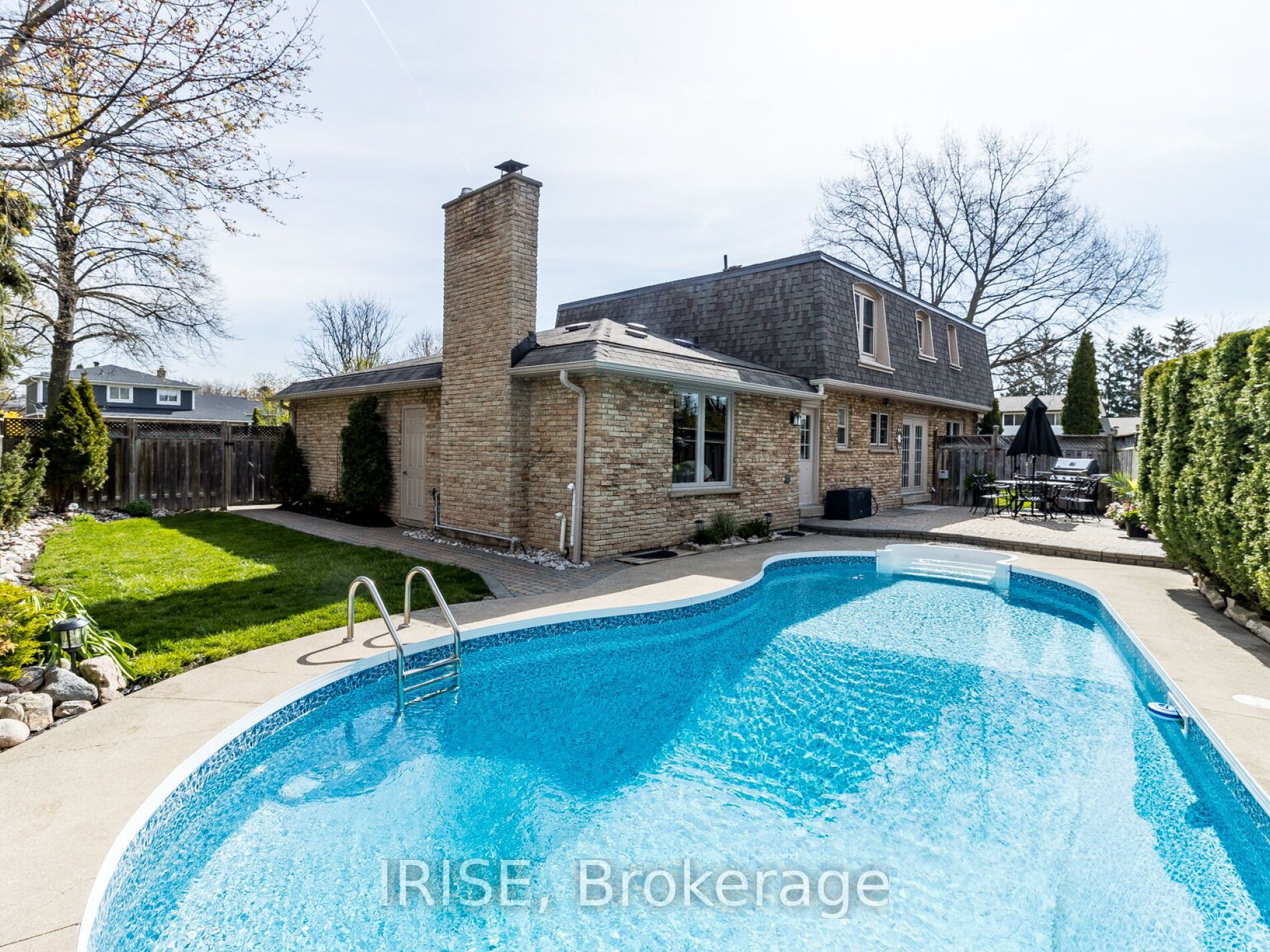 2036 Kawartha Cres