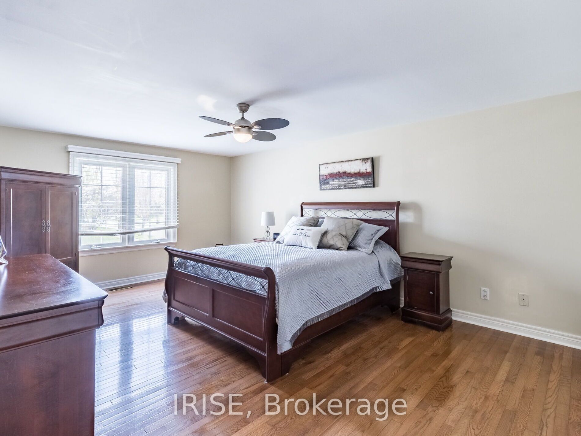 2036 Kawartha Cres